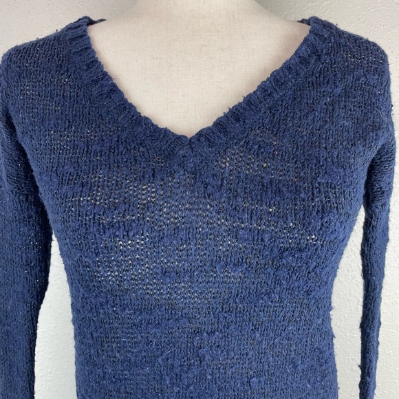 American Eagle Navy Blue Loose Knit V-Neck Sweater Size XS - Picture 2 of 7
